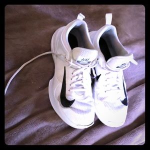 Size 9 Nike volleyball shoes